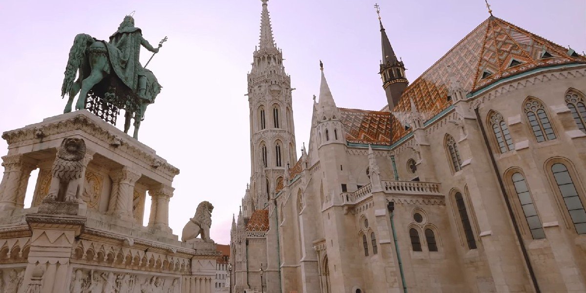 Private Guided City Tour by Car in Budapest