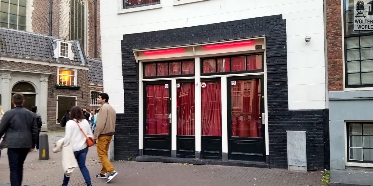 Coffee Shops and Red Light District Tour in Amsterdam, photo 2