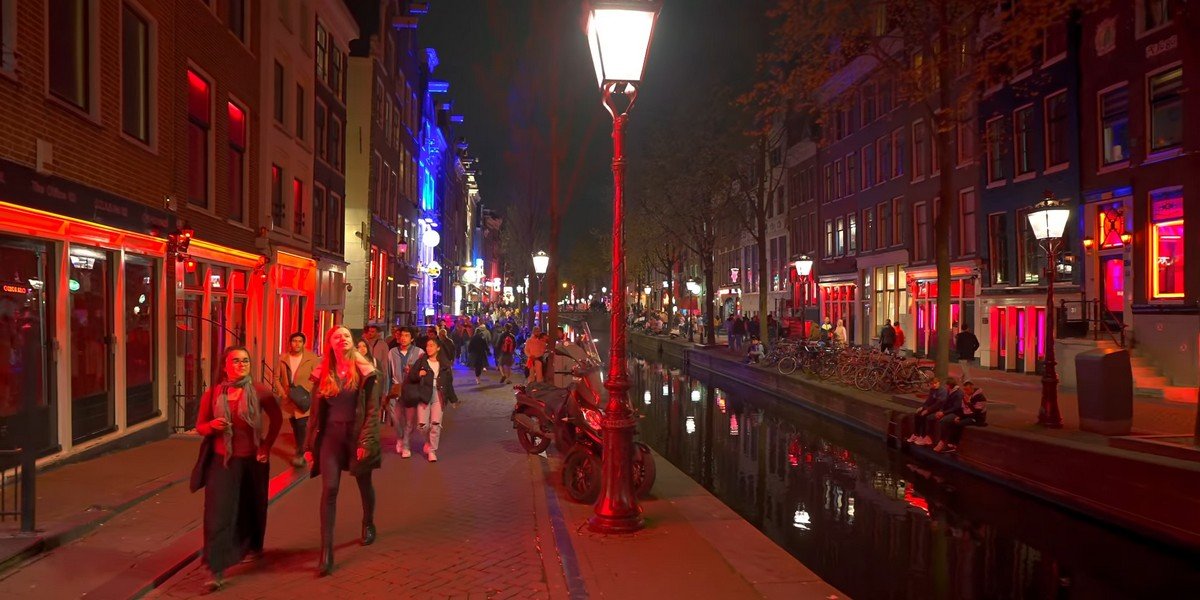 Coffee Shops and Red Light District Tour in Amsterdam, photo 3