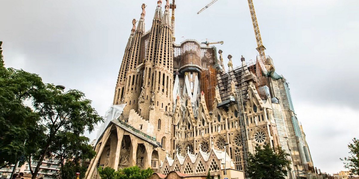 Sagrada Família Guided Tour with Fast Track