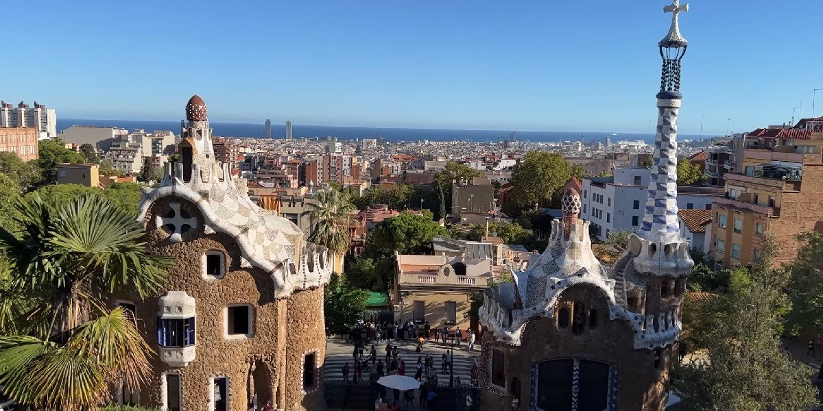 Entry Ticket and 1.5-hour Guided Tour to Park Güell