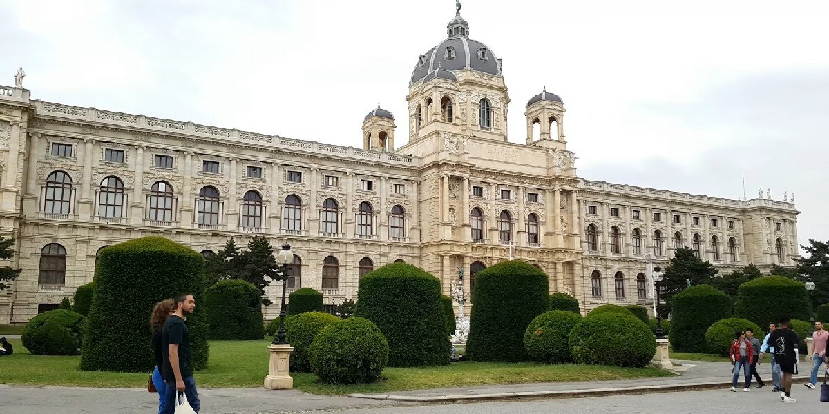 Guided Vienna Tour by Bicycle, photo 1