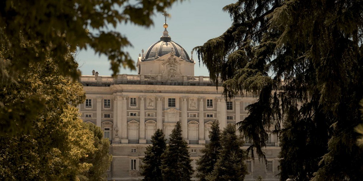 Madrid Walking Guided Tour with the Royal Palace Entry Tickets