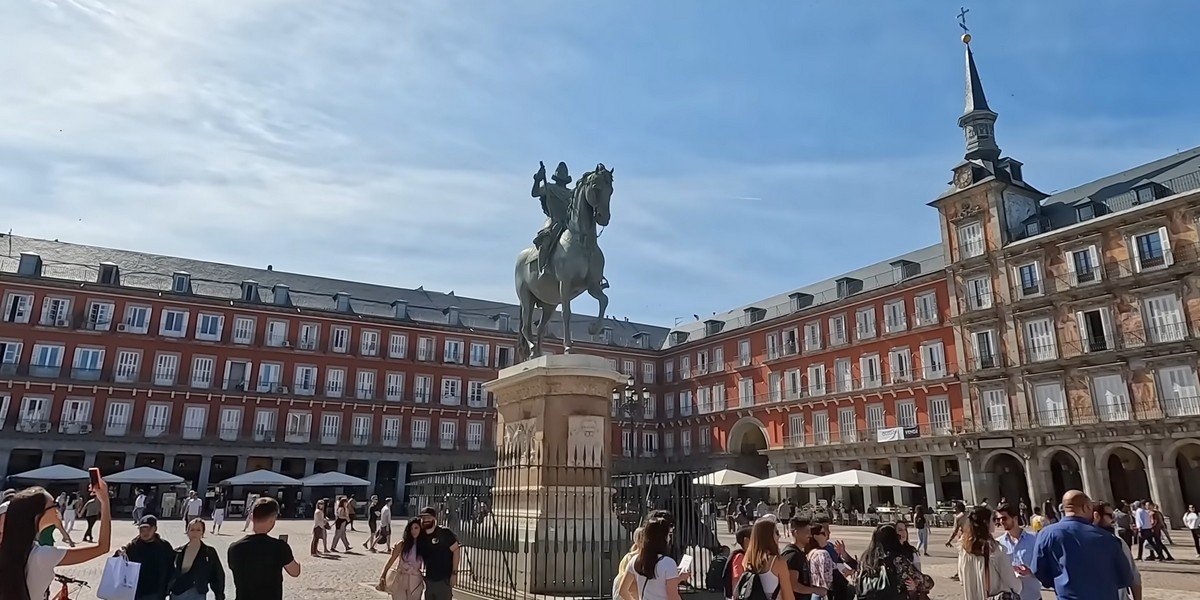 Madrid Walking Guided Tour with the Royal Palace Entry Tickets, photo 2