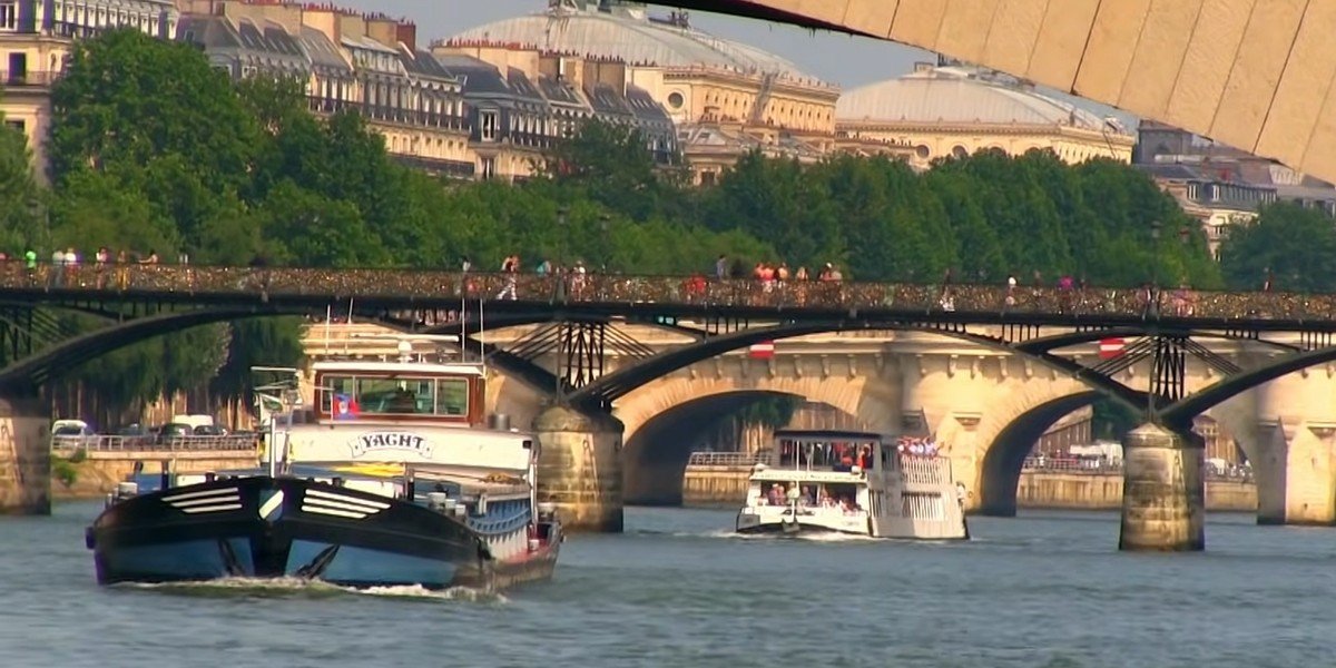 Seine River Cruise with Dinner and Live Music, photo 1