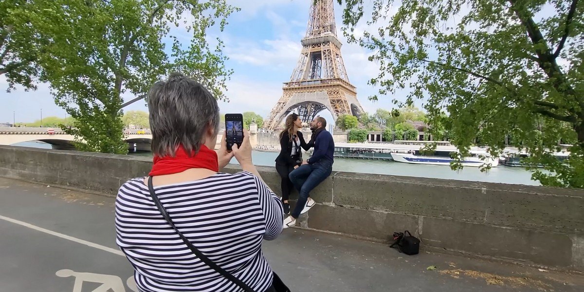 Photo Shooting in Paris with a Professional Photographer