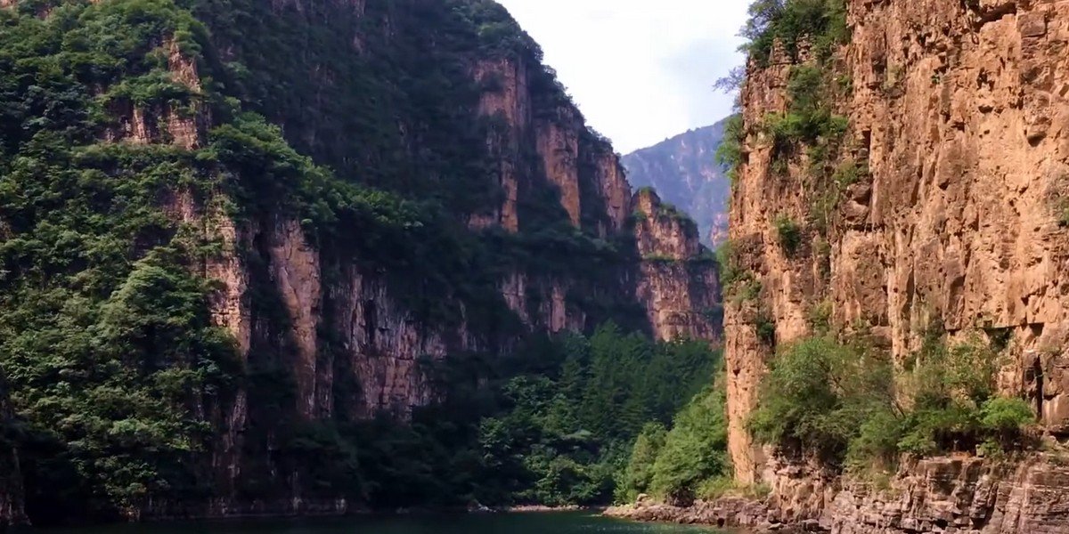 Private Guided Tour to Longqing Gorge and Dingling at the Ming Tombs