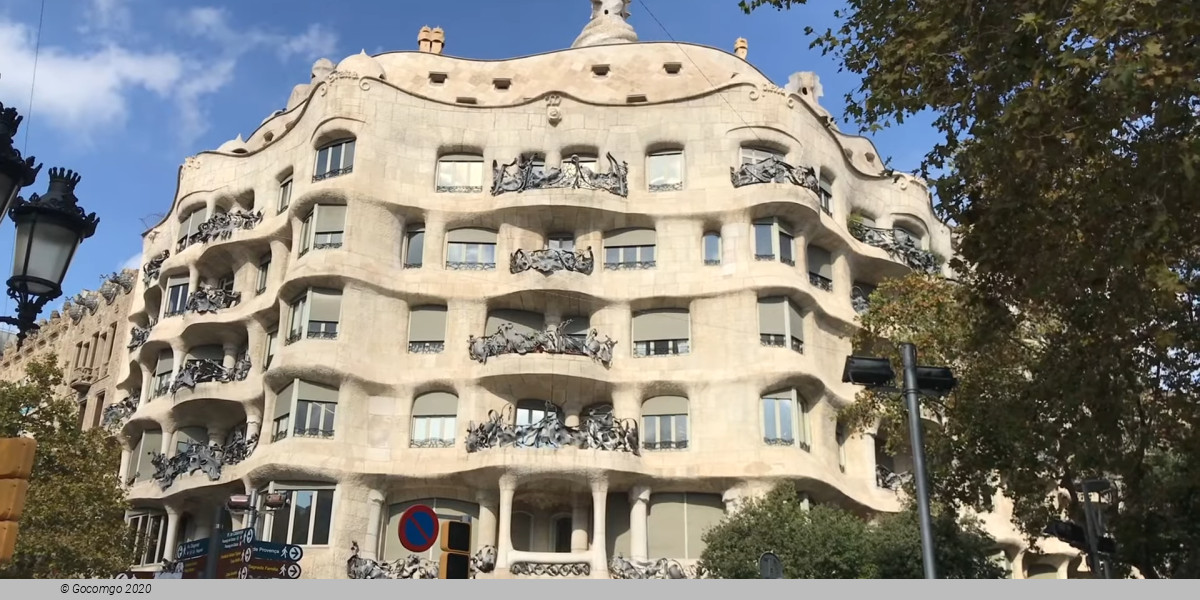 The Most Popular Landmarks of Barcelona in one Day: Sagrada Familia, Park Guell and Old Town