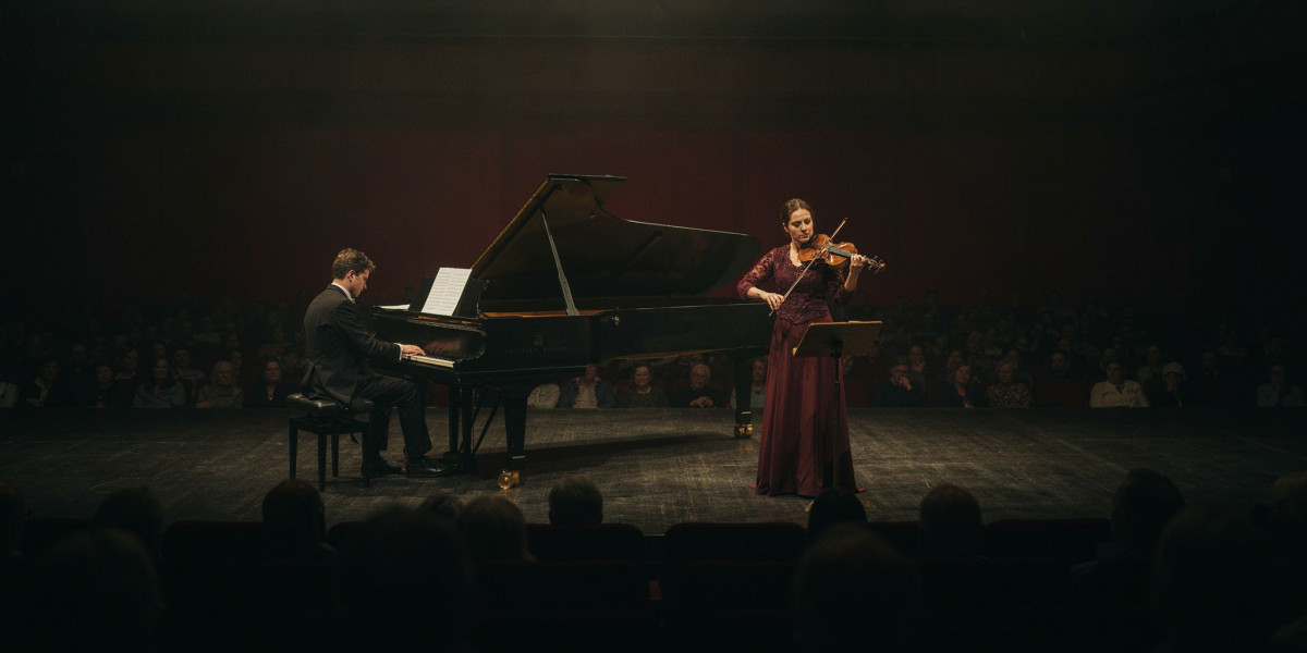 Elena Urioste / Tom Poster, photo 1