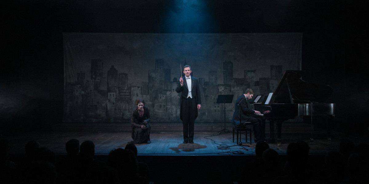 Adam Hickox conducts Mozart and Bartók, photo 1