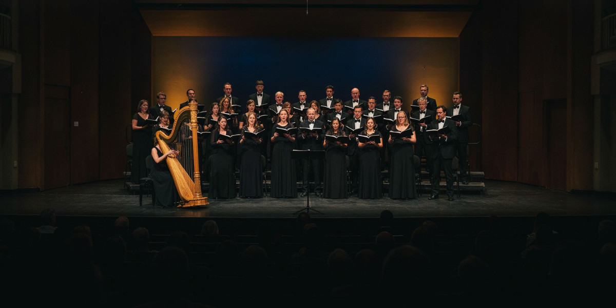 The Sixteen, photo 1