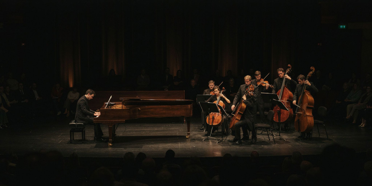 Charles Owen Performs Gavin Bryars, photo 1