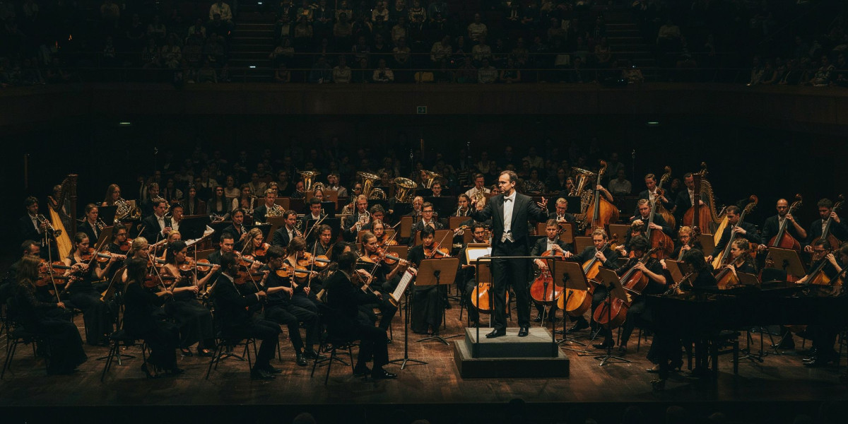 Elgar Symphony no. 1 with Alexander Soddy, photo 1