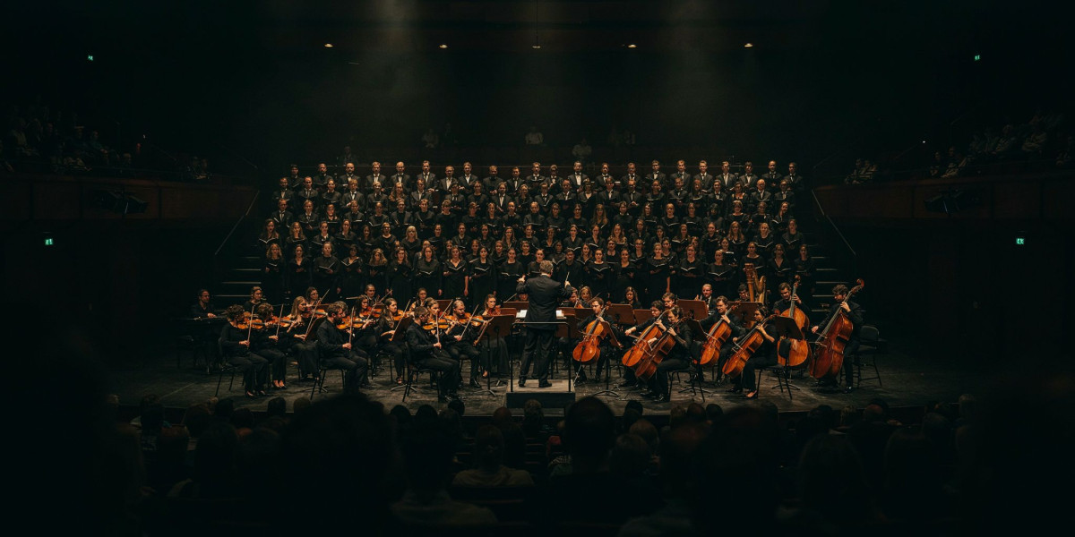 BBC Singers and Britten Sinfonia: Britten St Nicholas, photo 1